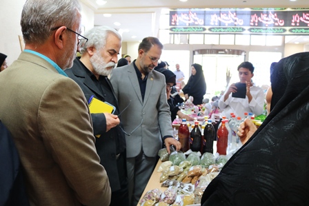 در رویکرد جدید ارائه خدمت در کتابخانههای عمومی، «اعضا»ی کتابخانهها به «جامعه خدمتگیر» گسترش مییابند