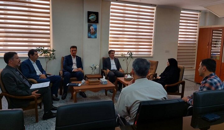 دیدار مدیر امور شعب بانک ملت آذربایجان غربی با مدیرکل کتابخانه های عمومی