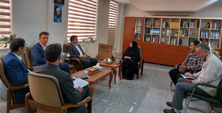 دیدار مدیر امور شعب بانک ملت آذربایجان غربی با مدیرکل کتابخانه های عمومی