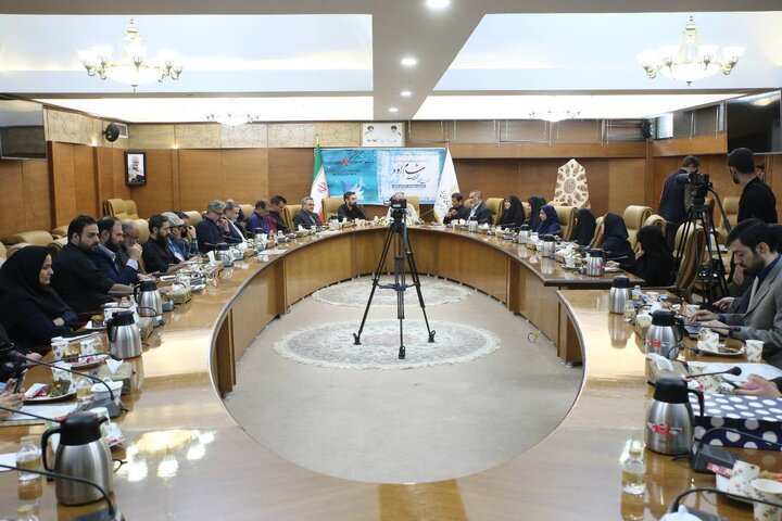 شعر رسای قزوه در هنگام لکنت زبانها