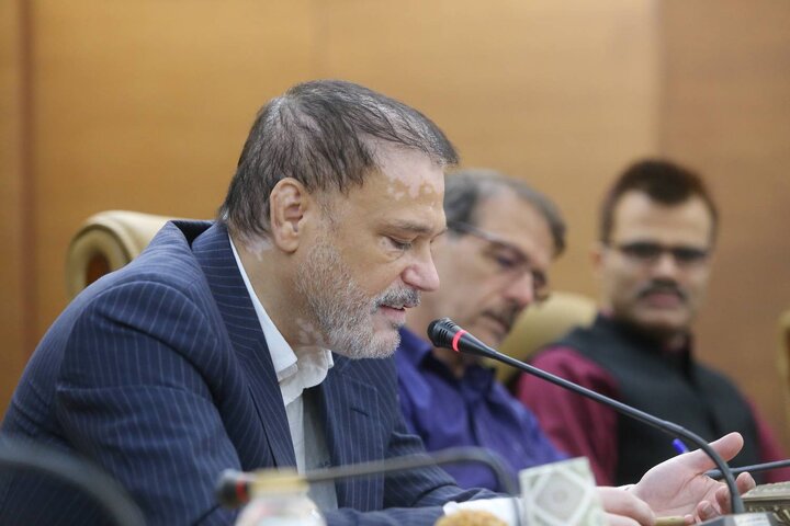 شعر رسای قزوه در هنگام لکنت زبانها