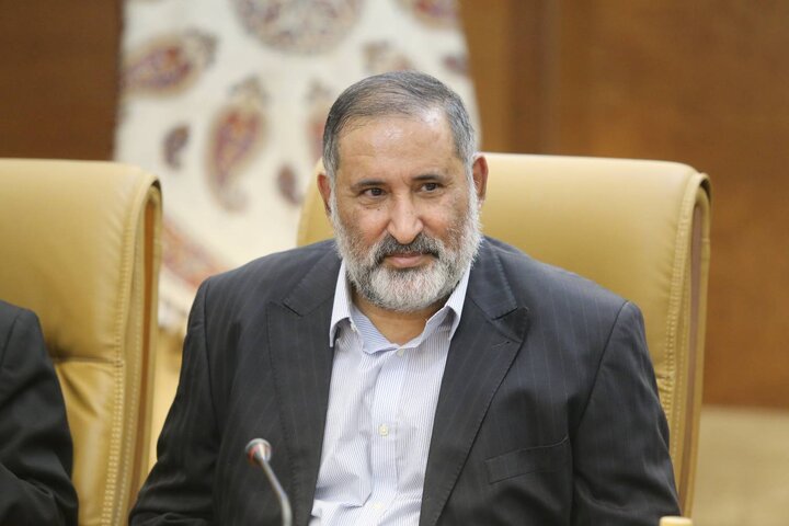 شعر رسای قزوه در هنگام لکنت زبانها