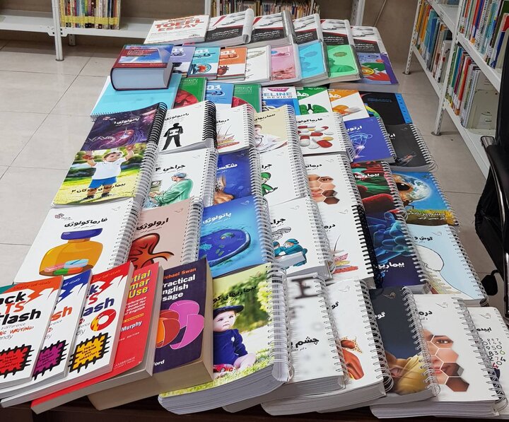 اهدای ۳۲۲ جلد کتاب و ۱۹۵ لوح فشرده به کتابخانه عمومی پروین اعتصامی تبریز