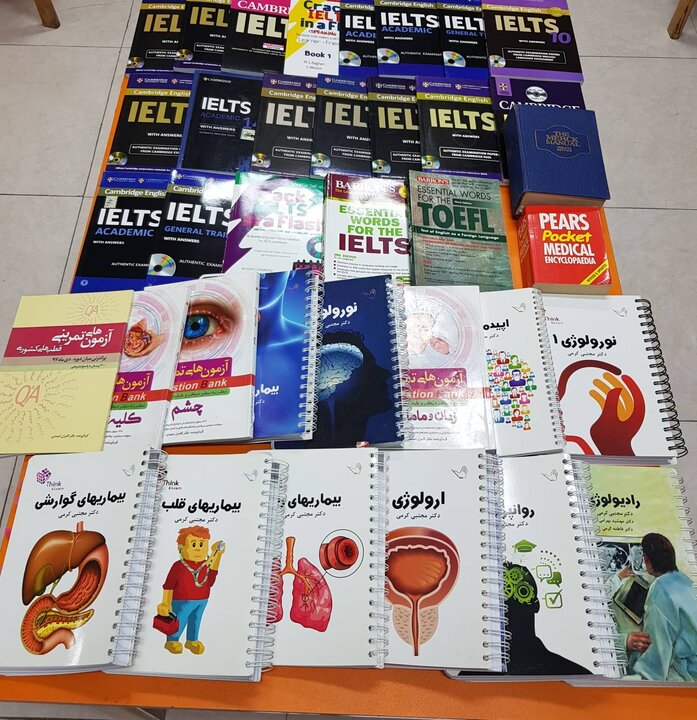 اهدای ۳۲۲ جلد کتاب و ۱۹۵ لوح فشرده به کتابخانه عمومی پروین اعتصامی تبریز