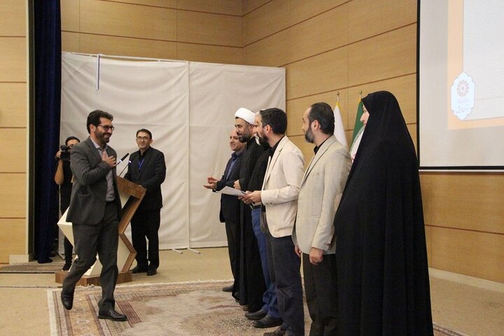 اثرگذاری فرهنگی اجتماعی کتابخانههای عمومی با رویکرد «خدماتمحوری»