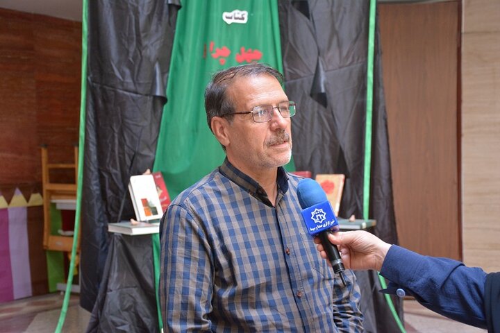 کارگاه شعر آیینی با عنوان «به آیین آسمان» برگزار شد