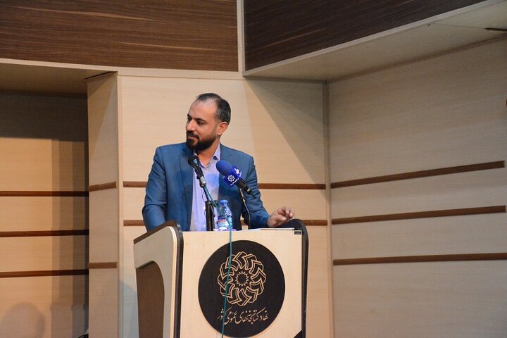 کارگاه شعر آیینی با عنوان «به آیین آسمان» برگزار شد