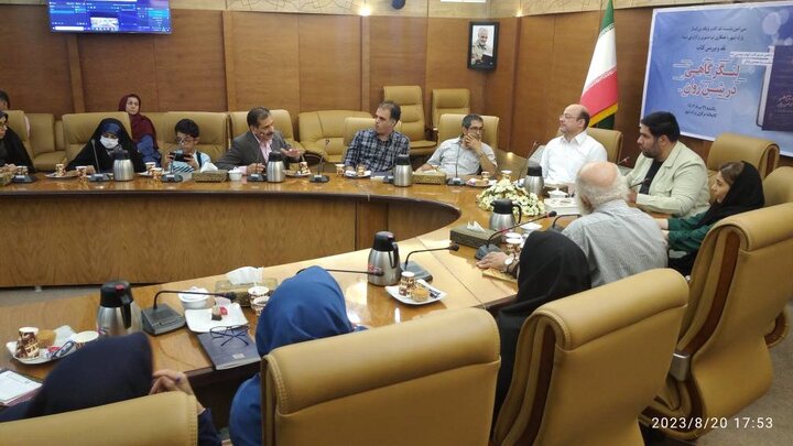 نشست نقد و بررسی کتاب «لنگرگاهی در شن روان» برگزار شد
