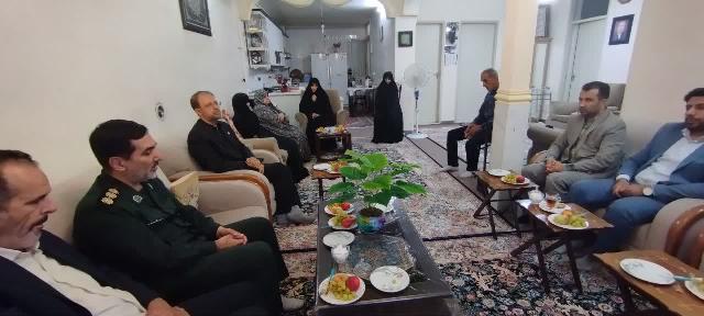 دیدار مدیرکل کتابخانه‌های عمومی سمنان با خانواده شهیدان والامقام سردار علی شکراللهی و احمد فیروزبخت