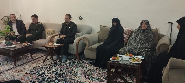 دیدار مدیرکل کتابخانه‌های عمومی سمنان با خانواده شهیدان والامقام سردار علی شکراللهی و احمد فیروزبخت