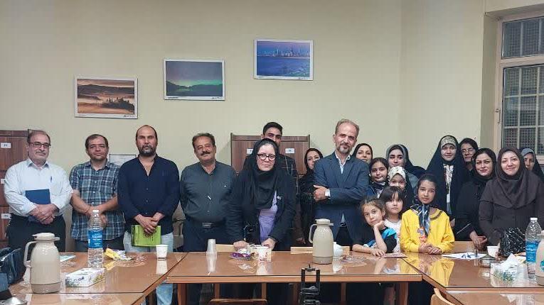 کارگاههای آموزشی با محوریت مسائل خانوادگی و هنری در کتابخانههای عمومی خراسان رضوی