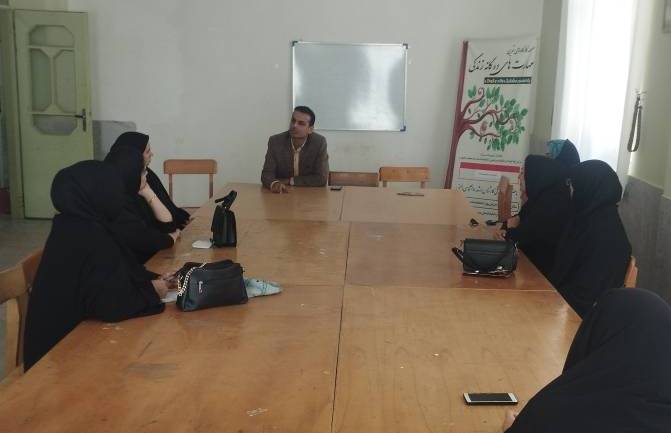 کارگاههای آموزشی با محوریت مسائل خانوادگی و هنری در کتابخانههای عمومی خراسان رضوی