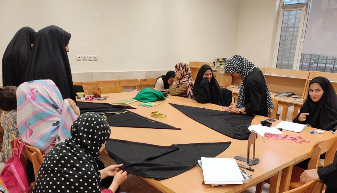 کارگاههای آموزشی با محوریت مسائل خانوادگی و هنری در کتابخانههای عمومی خراسان رضوی