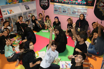 دومین روز فعالیت موکب فرهنگی- خدماتی اداره کل کتابخانه های عمومی استان ایلام