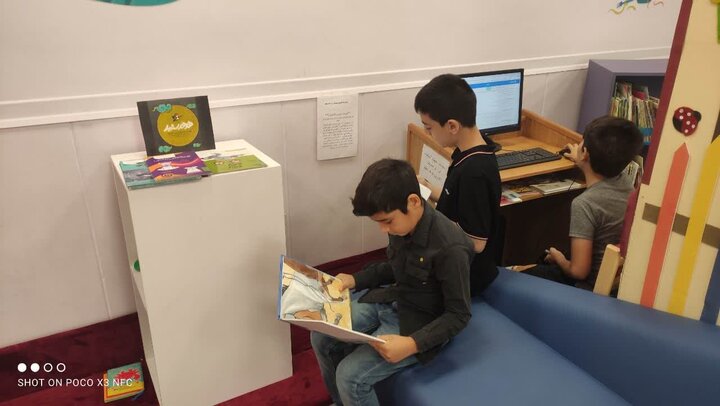 اعضای کتابخانه مرکزی قم کتاب های کودک و نوجوان را داوری می کنند