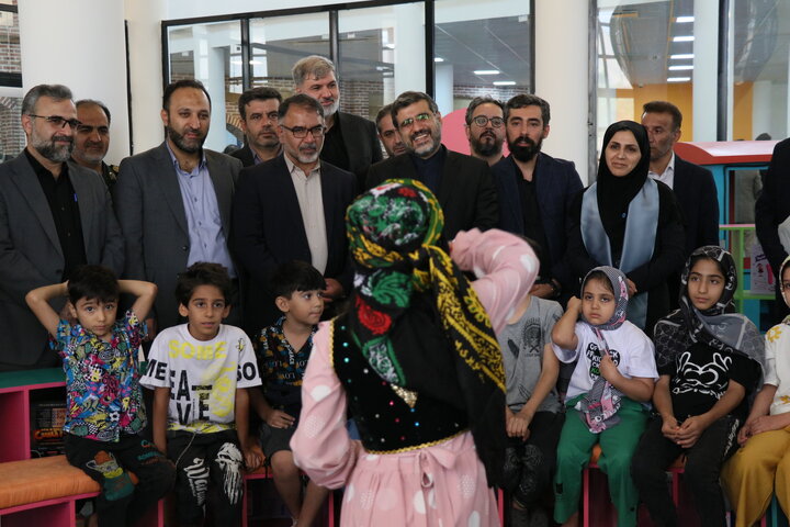 بازدید وزیر فرهنگ و ارشاد اسلامی از بخش های مختلف کتابخانه مرکزی خرم آباد