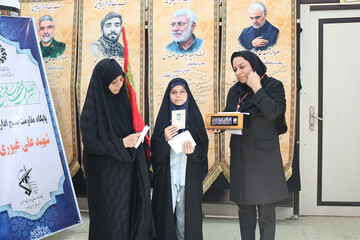 هفتمین روز فعالیت موکب فرهنگی اداره کل کتابخانه های عمومی استان ایلام