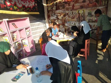 فعالیت قدمگاه کتاب اربعین در موکب شین اداره کل کتابخانه های عمومی استان ایلام