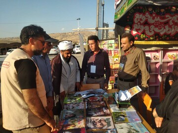 فعالیت قدمگاه کتاب اربعین در موکب شین اداره کل کتابخانه های عمومی استان ایلام