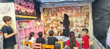 فعالیت قدمگاه کتاب اربعین در موکب شین اداره کل کتابخانه های عمومی استان ایلام