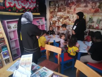 فعالیت قدمگاه کتاب اربعین در موکب شین اداره کل کتابخانه های عمومی استان ایلام