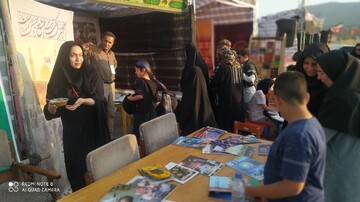 فعالیت قدمگاه کتاب اربعین در موکب شین اداره کل کتابخانه های عمومی استان ایلام