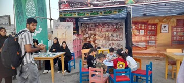 فعالیت قدمگاه کتاب اربعین در موکب شین اداره کل کتابخانه های عمومی استان ایلام