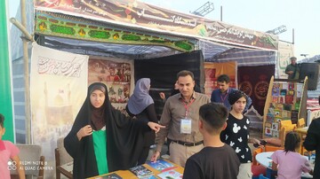 فعالیت قدمگاه کتاب اربعین در موکب شین اداره کل کتابخانه های عمومی استان ایلام