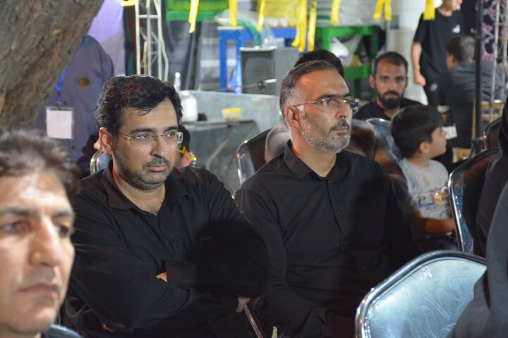 محفل ادبی در مسیر حسین علیهالسلام در موکب اداره کل کتابخانه های عمومی استان کرمانشاه برگزار شد