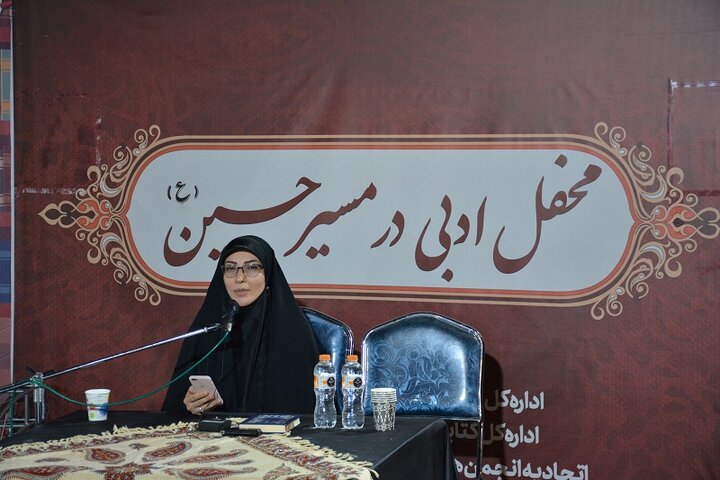 محفل ادبی در مسیر حسین علیهالسلام در موکب اداره کل کتابخانه های عمومی استان کرمانشاه برگزار شد