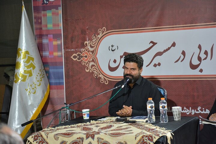 محفل ادبی در مسیر حسین علیهالسلام در موکب اداره کل کتابخانه های عمومی استان کرمانشاه برگزار شد