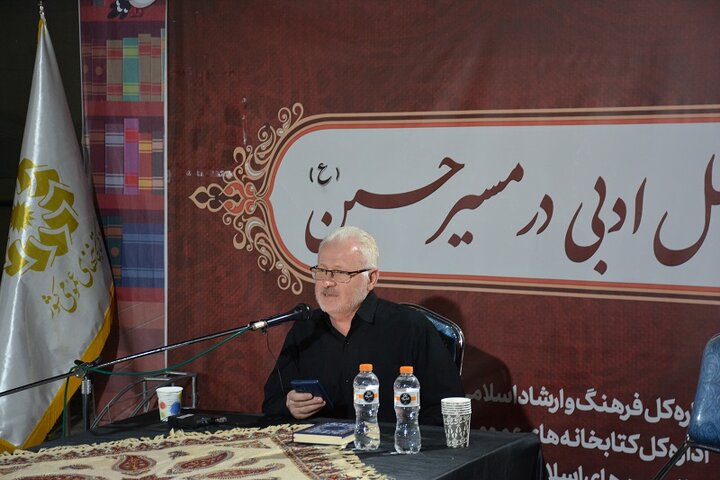 محفل ادبی در مسیر حسین علیهالسلام در موکب اداره کل کتابخانه های عمومی استان کرمانشاه برگزار شد