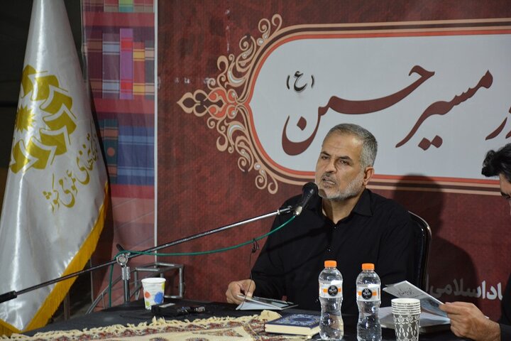 محفل ادبی در مسیر حسین علیهالسلام در موکب اداره کل کتابخانه های عمومی استان کرمانشاه برگزار شد