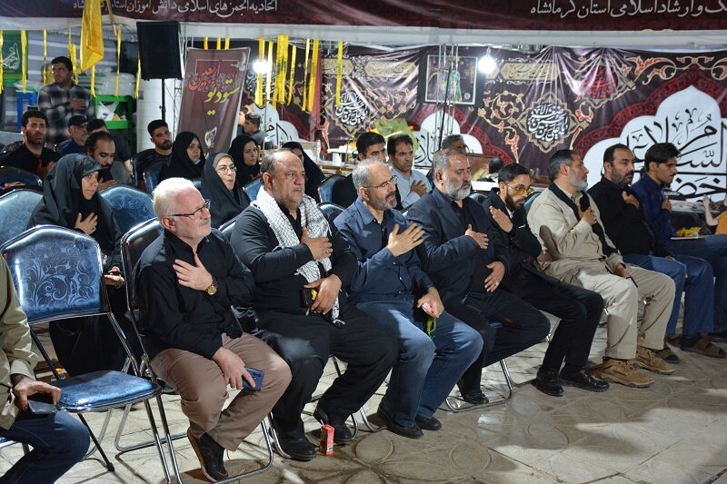 محفل ادبی در مسیر حسین علیهالسلام در موکب اداره کل کتابخانه های عمومی استان کرمانشاه برگزار شد محفل ادبی در مسیر حسین ع