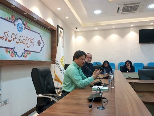 نشست «از زبانشناسی به ادبیات، سوگ یاد جاودانه استاد کورُش صفوی» در شیراز برگزار شد