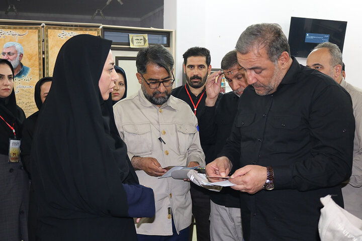 استاندار ایلام از موکب فرهنگی کتابخانه های عمومی در مرز مهران بازدید کرد