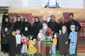 هشتمین روز فعالیت موکب فرهنگی- خدماتی اداره کل کتابخانه های عمومی استان ایلام