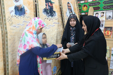 هشتمین روز فعالیت موکب فرهنگی- خدماتی اداره کل کتابخانه های عمومی استان ایلام