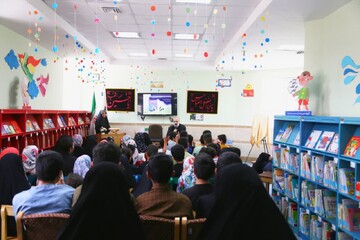 نشست رونمایی کتاب «خیمه ماهتابی»