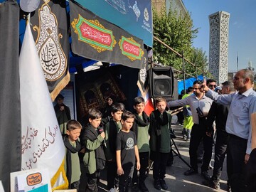 موکب اداره کل کتابخانه‌های عمومی استان تهران در مسیر پیاده‌روی جاماندگان اربعین