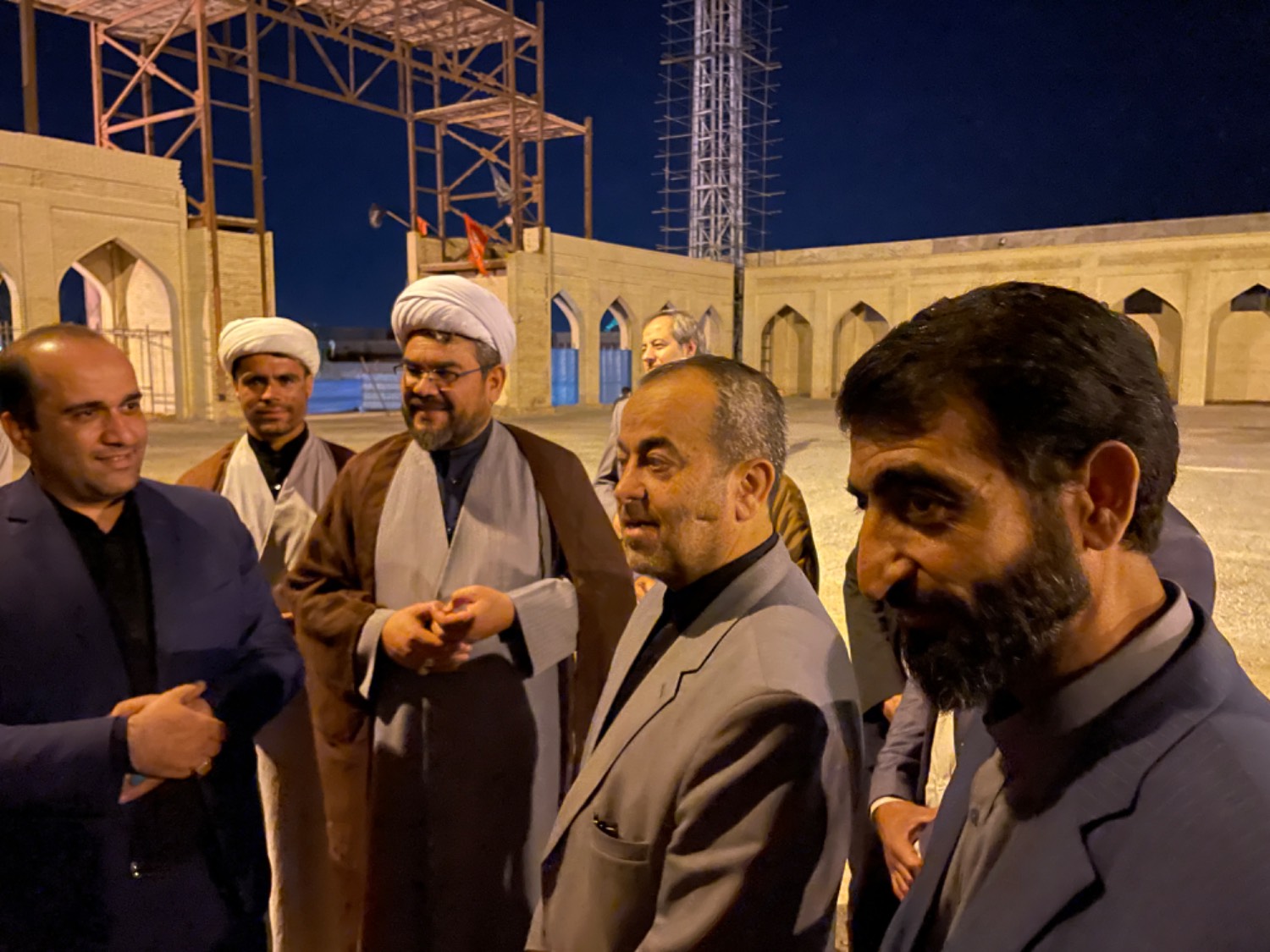 بازدید استاندار خراسان جنوبی از حسینیه کتاب