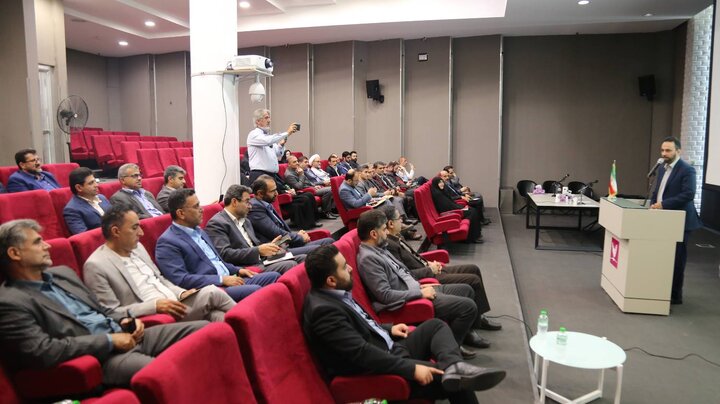 نشست مشترک شورای اداری رؤسای ادارات کتابخانههای عمومی و ادارات فرهنگ و ارشاد شهرستانهای استان در نور برگزار شد