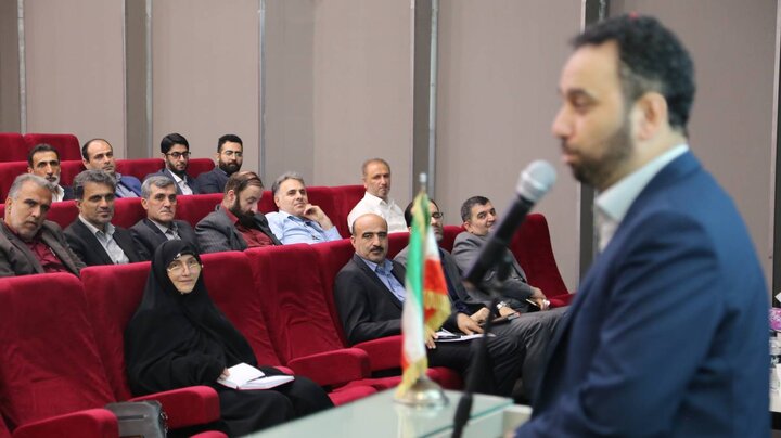 نشست مشترک شورای اداری رؤسای ادارات کتابخانههای عمومی و ادارات فرهنگ و ارشاد شهرستانهای استان در نور برگزار شد