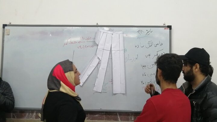 دوره طراحی و برش پوشاک در کتابخانه روستا مسیر زندگی ما را تغییر داد