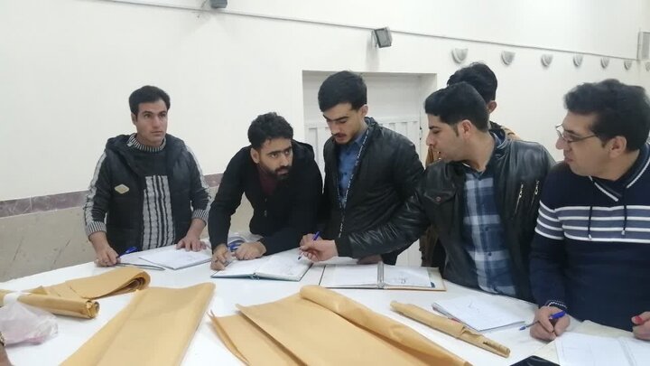 دوره طراحی و برش پوشاک در کتابخانه روستا مسیر زندگی ما را تغییر داد