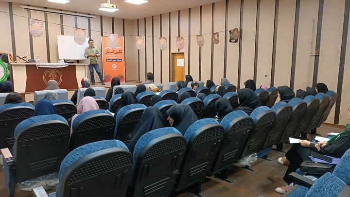 دوره‌ آموزشی نگین آسمان در کتابخانه‌های عمومی مازندران برگزار شد