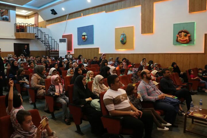 نشست ادبی با حضور «کلر ژوبرت» در اراک برگزار شد