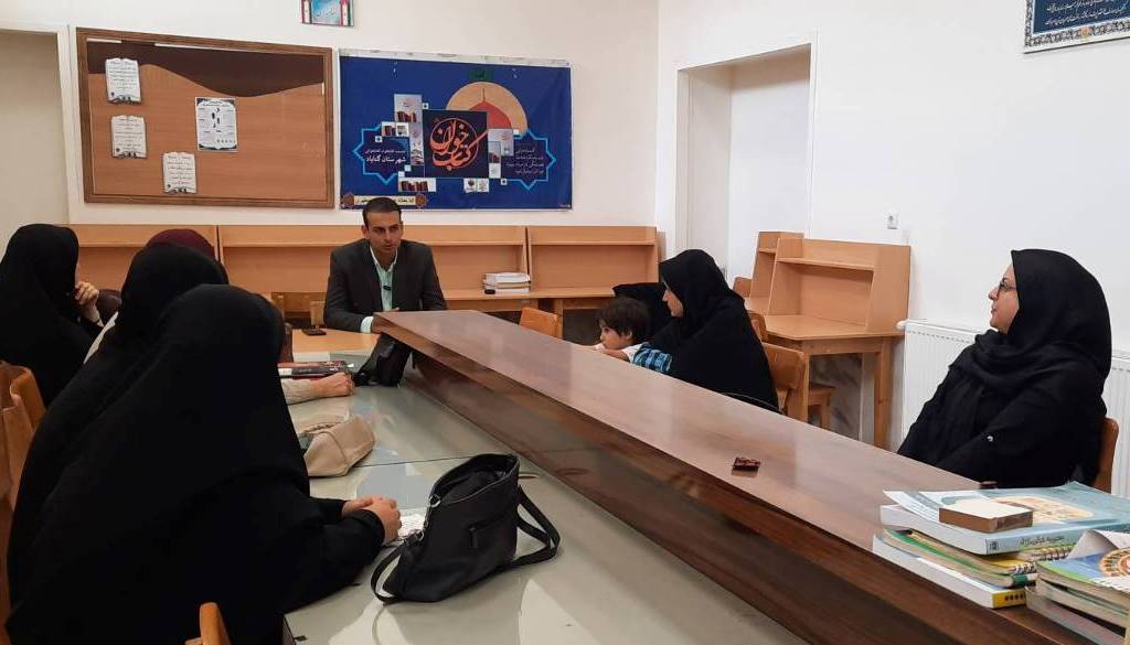 کارگاه‌های آموزشی با محوریت مسائل اجتماعی و فرهنگی با مشارکت اعضای کتابخانه برگزار شد