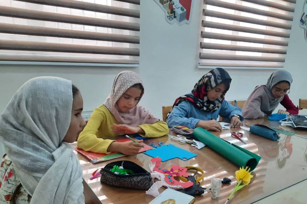 کارگاه‌های آموزشی با محوریت مسائل اجتماعی و فرهنگی با مشارکت اعضای کتابخانه برگزار شد