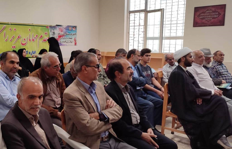 آیین رونمایی از کتاب «شیرین تر از عسل» با حضور نویسنده اثر در کتابخانه حاج عبدالهی نوقاب شهرستان گناباد برگزار شد